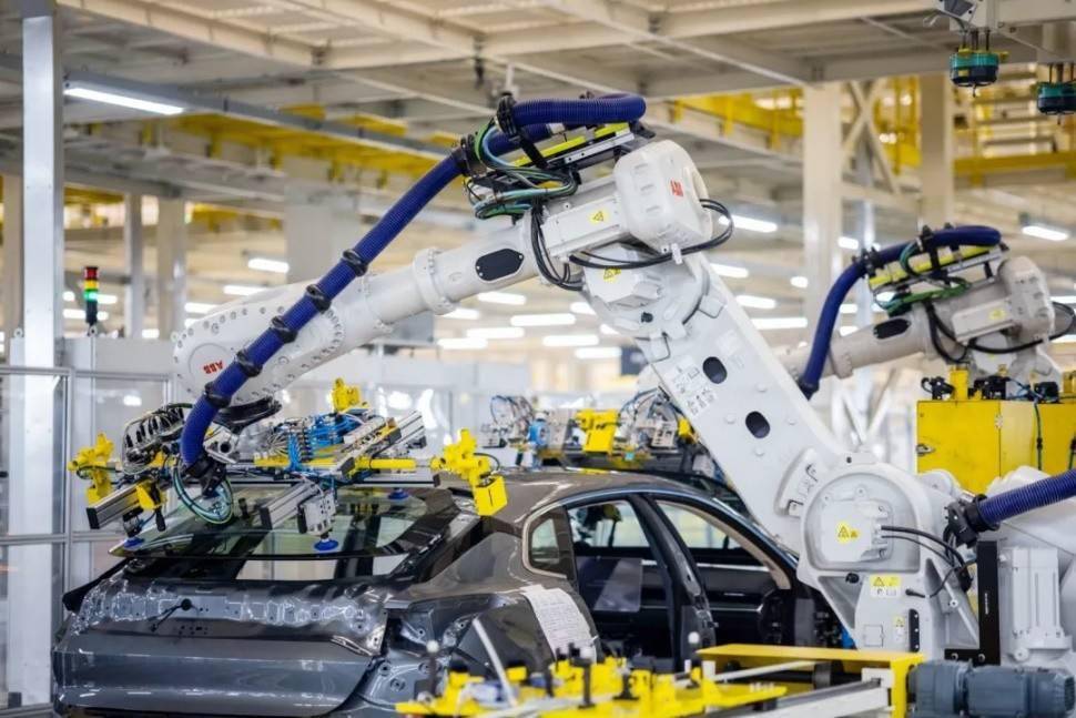 極氪001閃電交付，首個(gè)完整月交付量突破2000臺(tái)，智能電動(dòng)市場(chǎng)迎來(lái)強(qiáng)勁新秀